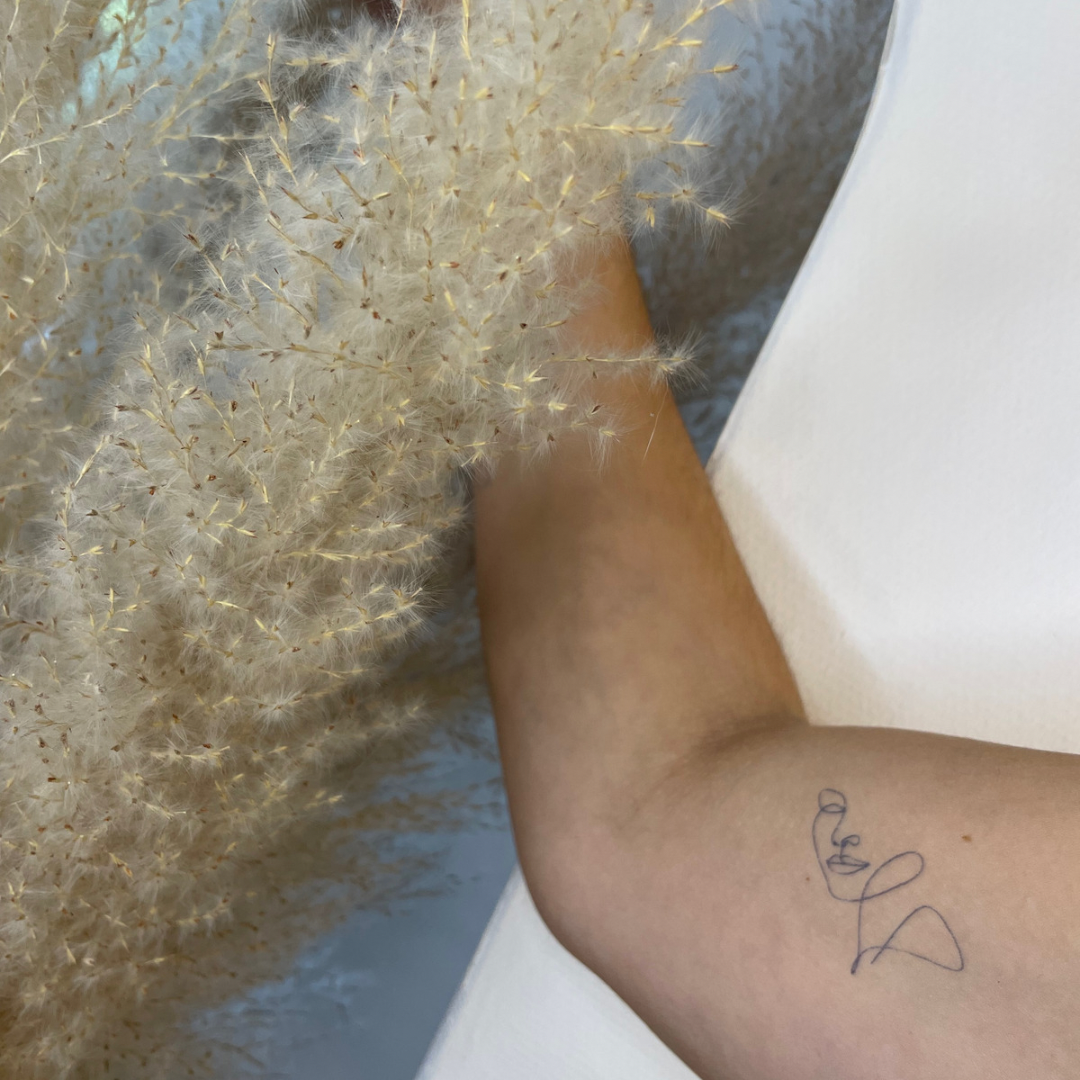 Tatuagem temporária facial fineline