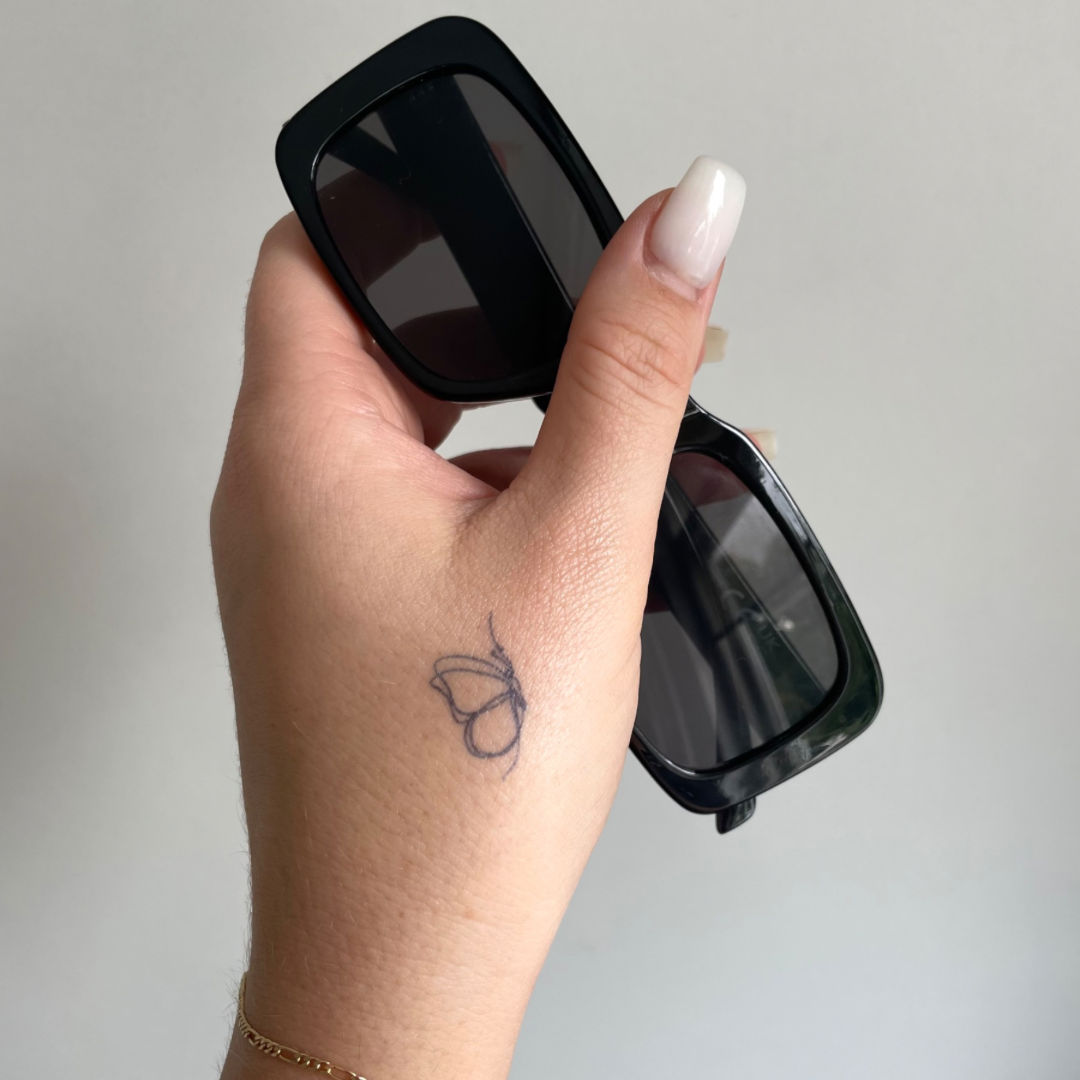 Tatuagem temporária de borboleta fineline