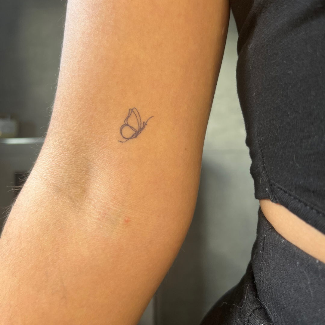 Tatuagem temporária de borboleta fineline