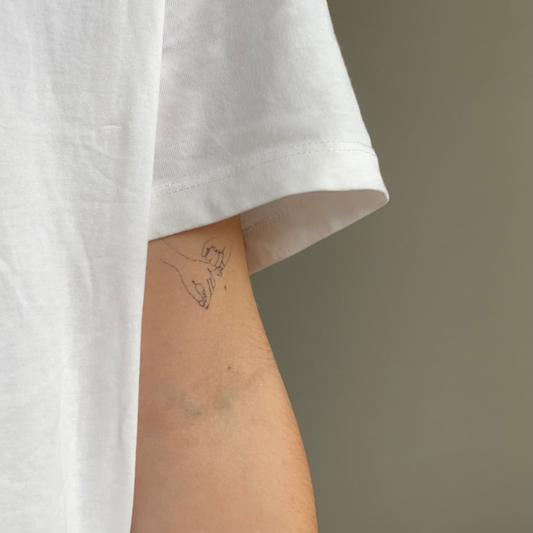 Promessa de mindinho de tatuagem temporária