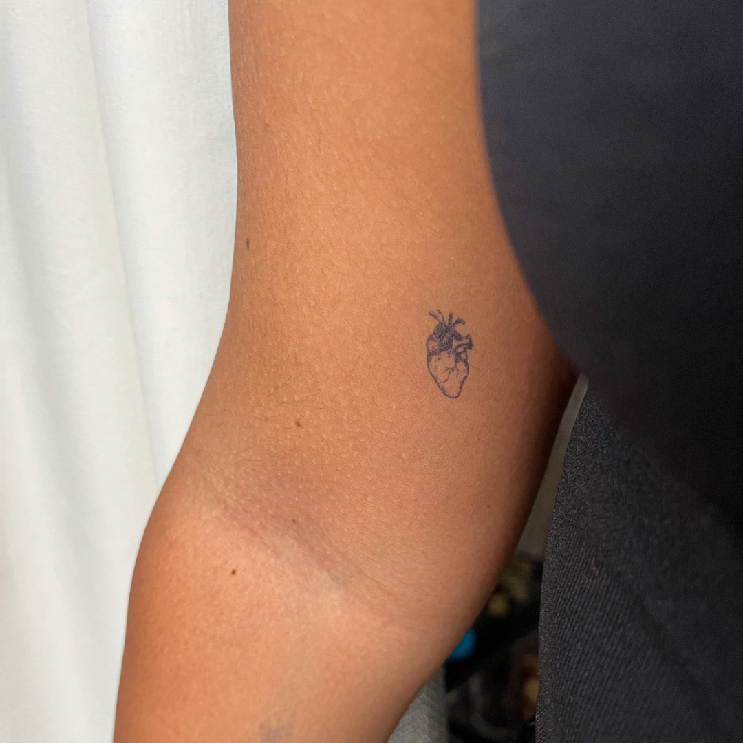 Coração orgânico de tatuagem temporária