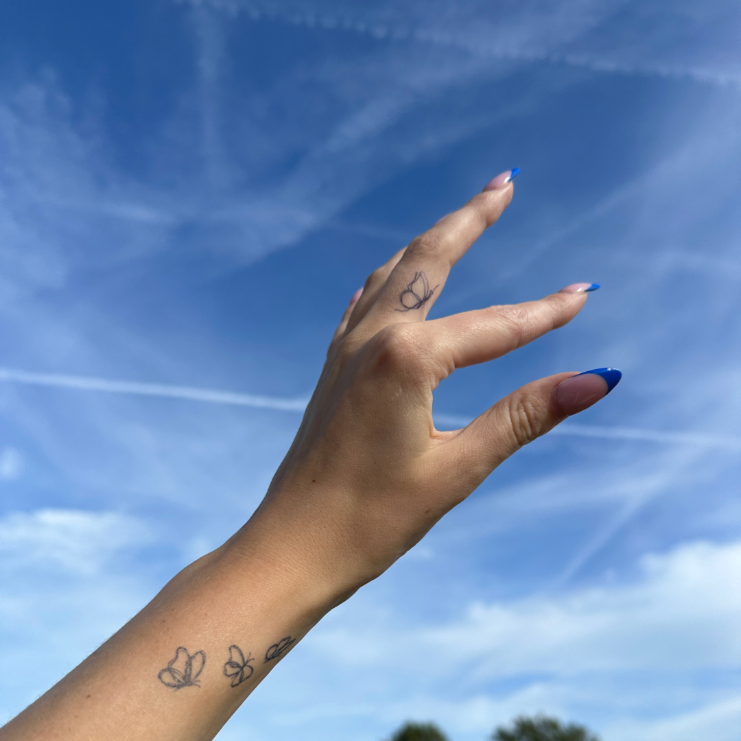 Tatuagem temporária de borboleta fineline