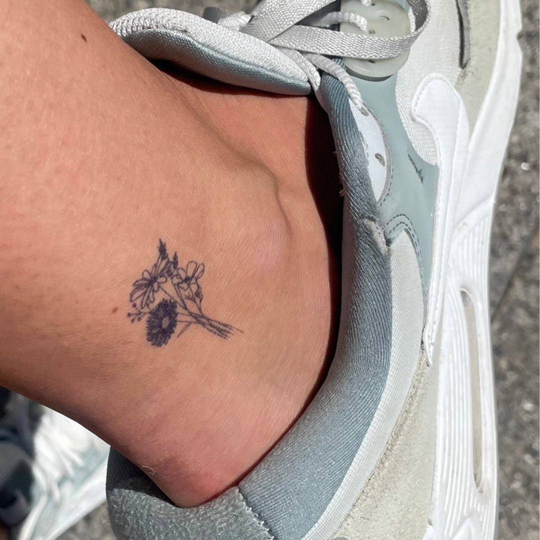 Tatuagem temporária de flores silvestres