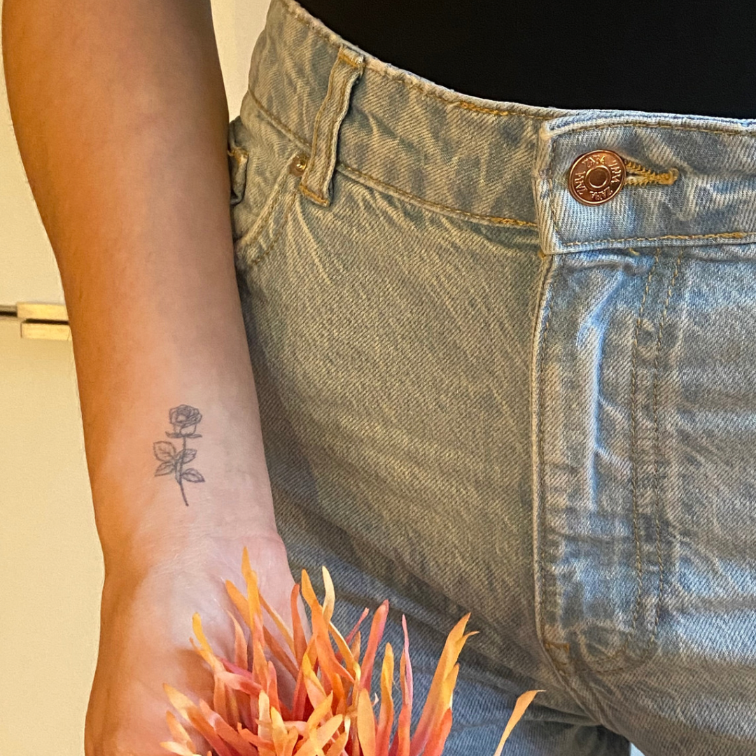 Tatuagem temporária rosa