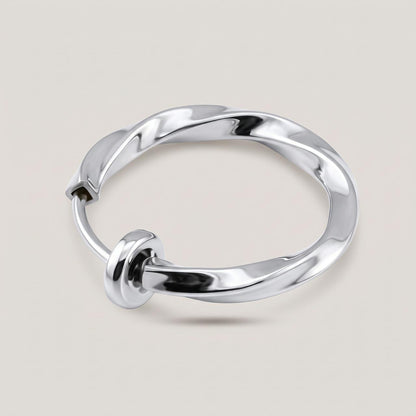 Nep piercing ring gedraaid zilver